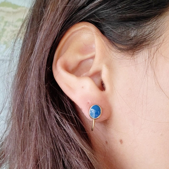 Jewelry - Vintage Pair of Dainty Blue Screwback Clip-On Earrings